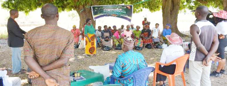 Christmas with Sauka Widows — photo 4